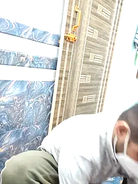 Ishan003 online show from November 4, 2025, 2:21 pm