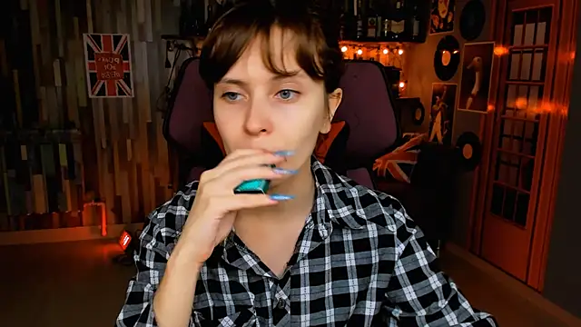 LolaAsmus online show from November 5, 2025, 9:12 am