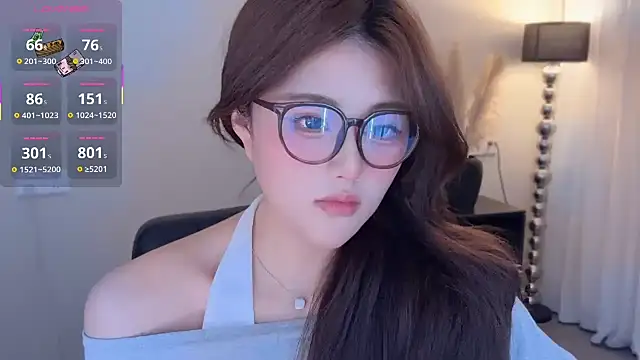 Strawberrybabyy1 online show from October 27, 2025, 3:13 pm