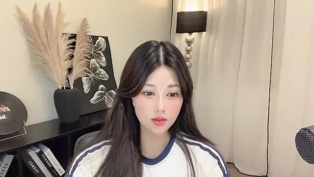 Snapshot of Strawberrybabyy1 chatting on March 13, 2025, 5:50 pm Strawberrybabyy1 online show from March 13, 2025, 5:50 pm