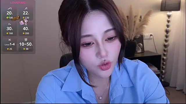 Strawberrybabyy1 online show from November 22, 2025, 4:39 pm