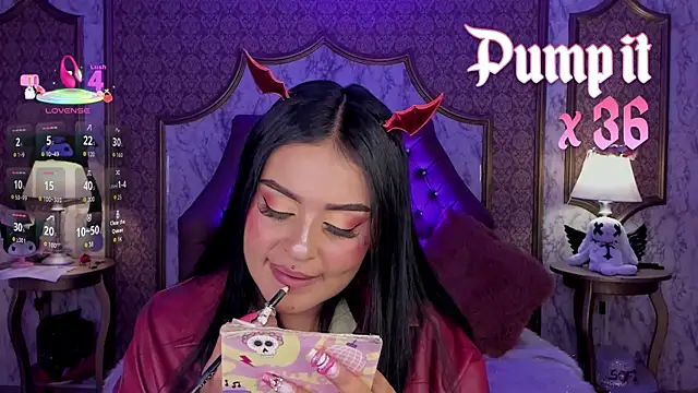 SoffiQueen online show from April 11, 2026, 1:37 pm