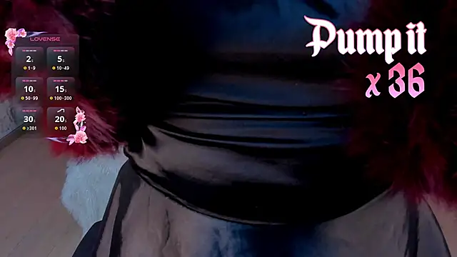 Snapshot of SoffiQueen chatting on October 21, 2025, 8:19 pm SoffiQueen online show from October 21, 2025, 8:19 pm