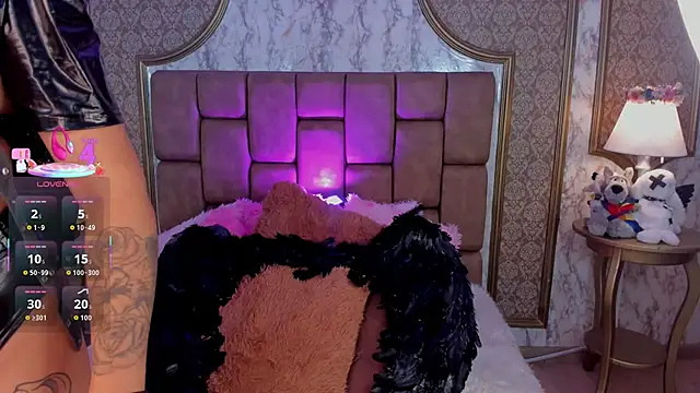 Snapshot of SoffiQueen chatting on October 10, 2025, 3:46 pm SoffiQueen online show from October 10, 2025, 3:46 pm