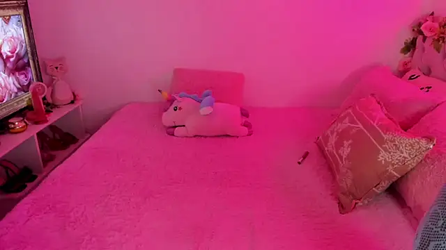 bruneettklaryss online show from April 24, 2026, 5:20 am