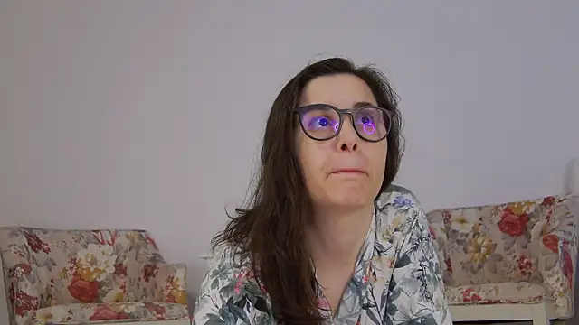 Snapshot of SophieeRain chatting on October 11, 2025, 11:33 am SophieeRain online show from October 11, 2025, 11:33 am