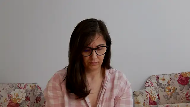 Snapshot of SophieeRain chatting on October 17, 2025, 8:39 am SophieeRain online show from October 17, 2025, 8:39 am