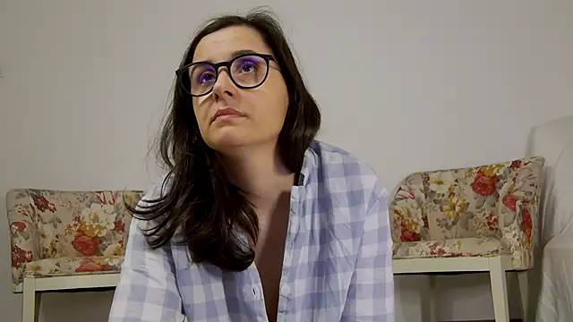 Snapshot of SophieeRain chatting on October 8, 2025, 6:19 pm SophieeRain online show from October 8, 2025, 6:19 pm