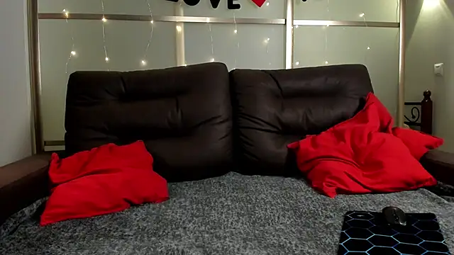 Emma Flin online show from March 11, 2026, 11:48 am