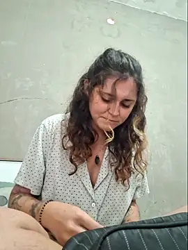 luuhcat09 online show from May 22, 2026, 2:37 pm