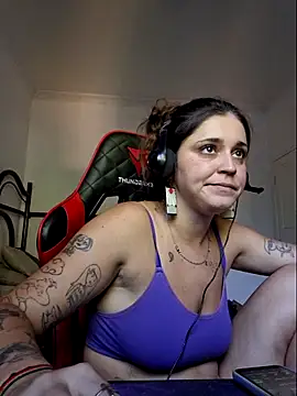 luuhcat09 online show from October 24, 2025, 6:18 pm