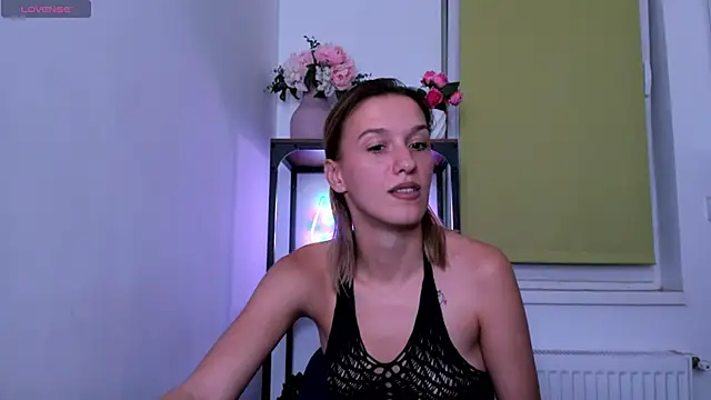 Snapshot of LaraStone69 chatting on September 17, 2025, 7:16 pm LaraStone69 online show from September 17, 2025, 7:16 pm