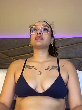 Snapshot of EMILYY_FOXY chatting on June 4, 2026, 7:40 pm EMILYY FOXY online show from June 4, 2026, 7:40 pm
