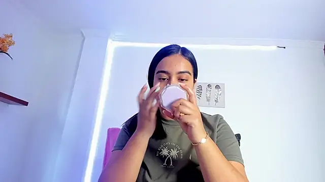 anniesweet- online show from April 10, 2026, 1:18 pm