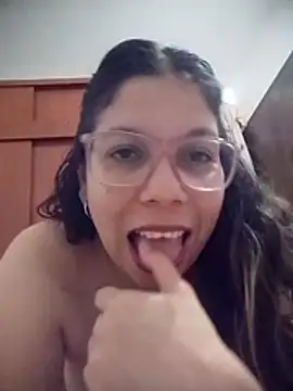 Snapshot of Carliina_Soussa chatting on May 15, 2026, 11:14 pm Carliina Soussa online show from May 15, 2026, 11:14 pm