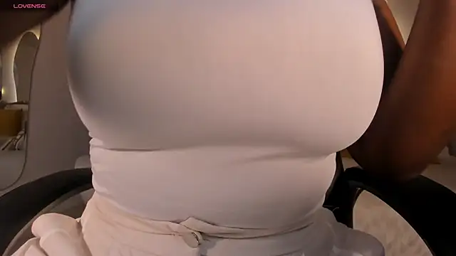 SavannahStorm online show from December 17, 2025, 12:32 pm