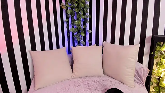 liz goth online show from October 2, 2025, 12:41 pm