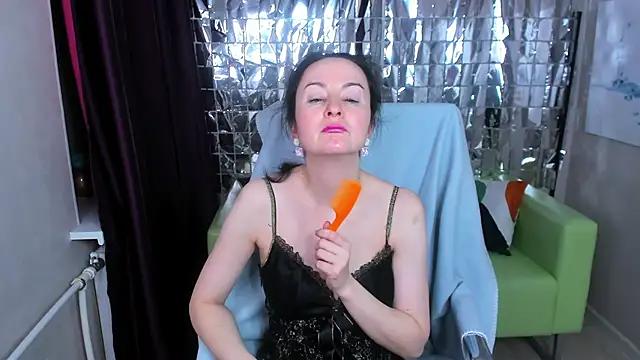Snapshot of Ninasaaaa chatting on February 17, 2025, 6:06 pm Ninasaaaa online show from February 17, 2025, 6:06 pm