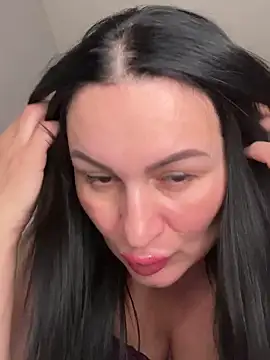 Helena7077 online show from December 18, 2025, 11:08 pm