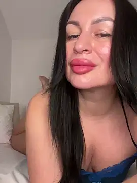 Snapshot of Helena7077 chatting on February 21, 2026, 11:29 pm Helena7077 online show from February 21, 2026, 11:29 pm