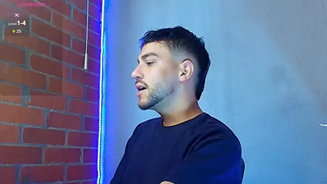 Leandro valenzuela online show from December 5, 2025, 6:17 pm