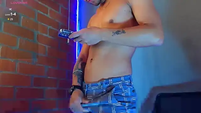 Leandro valenzuela online show from November 27, 2025, 3:34 pm