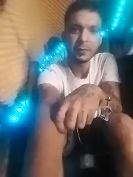 Snapshot of _Dmente_ chatting on March 5, 2025, 2:46 am Dmente online show from March 5, 2025, 2:46 am