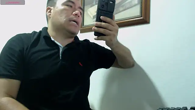 Snapshot of Jhonatan_Morales_S chatting on December 2, 2024, 10:29 pm Jhonatan Morales S online show from December 2, 2024, 10:29 pm