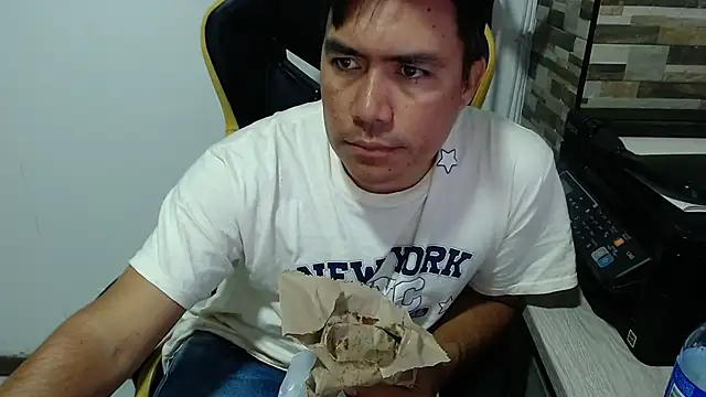 Snapshot of Jhonatan_Morales_S chatting on November 3, 2025, 10:24 pm Jhonatan Morales S online show from November 3, 2025, 10:24 pm