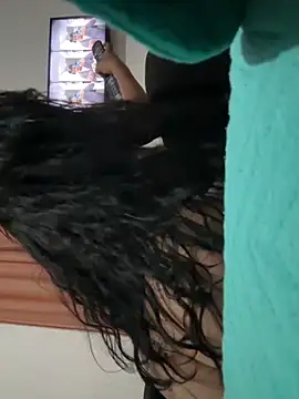 Jhullyfonseca online show from December 4, 2025, 6:29 pm