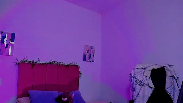 Snapshot of Charlee_pink chatting on October 26, 2025, 2:01 am Charlee pink online show from October 26, 2025, 2:01 am