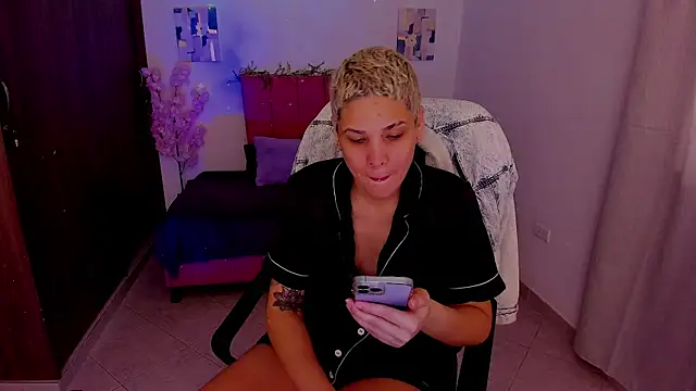 Snapshot of Charlee_pink chatting on October 7, 2025, 3:02 pm Charlee pink online show from October 7, 2025, 3:02 pm