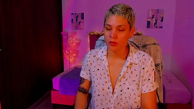 Snapshot of Charlee_pink chatting on October 13, 2025, 6:20 pm Charlee pink online show from October 13, 2025, 6:20 pm