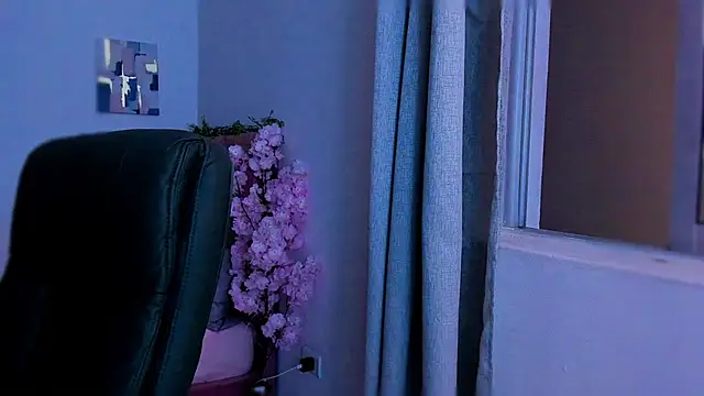 Charlee pink online show from December 15, 2025, 7:03 am