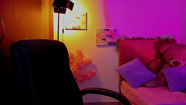 Charlee pink online show from March 27, 2026, 10:00 pm