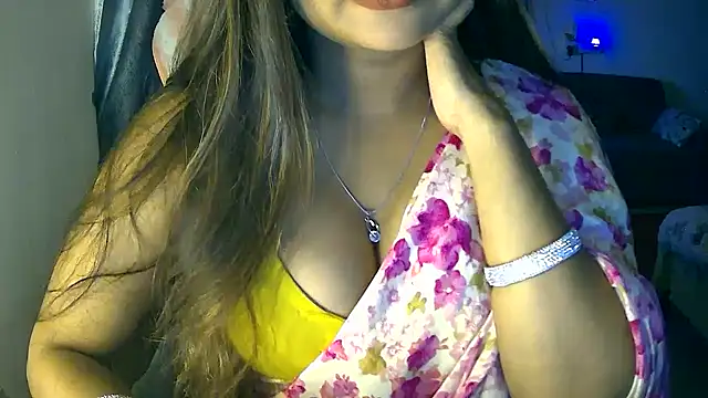 Cute-Tara online show from November 19, 2025, 1:22 pm