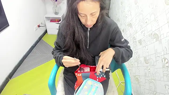 Abrillee1 online show from March 14, 2025, 11:45 am