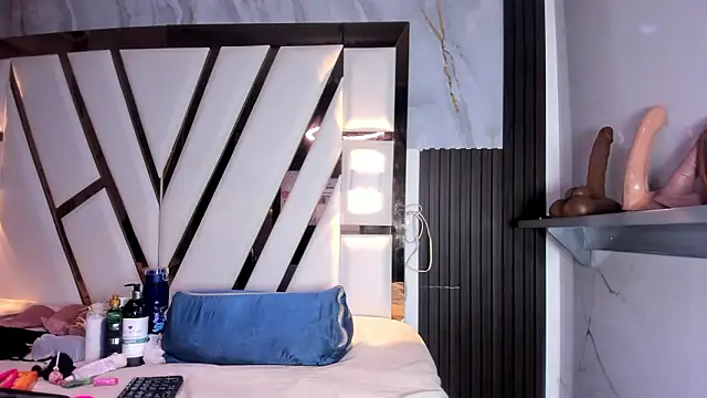 lola hornei online show from February 7, 2026, 11:51 am