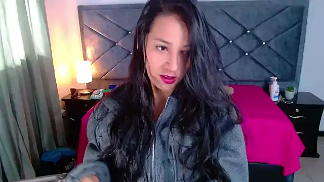 Snapshot of Julietacollins06 chatting on September 10, 2025, 1:21 pm Julietacollins06 online show from September 10, 2025, 1:21 pm