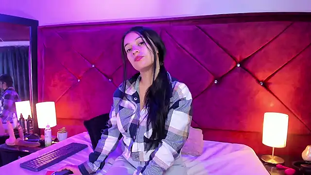 Julietacollins06 online show from May 29, 2026, 12:44 pm