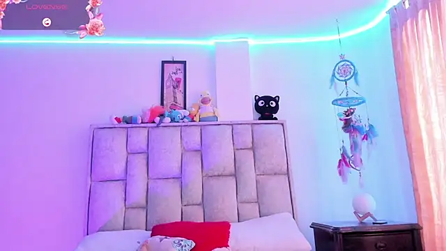 brianaGuzman online show from October 12, 2025, 5:14 pm