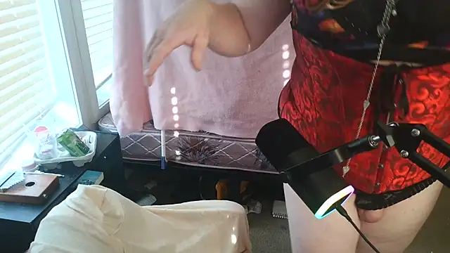 EmberLee online show from October 5, 2025, 8:54 pm