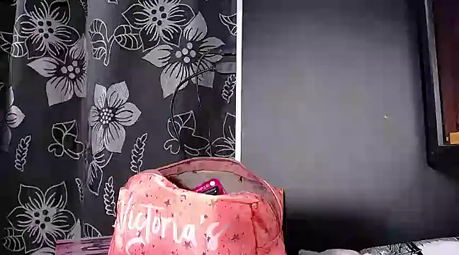 lily jamesx online show from February 20, 2025, 7:19 pm