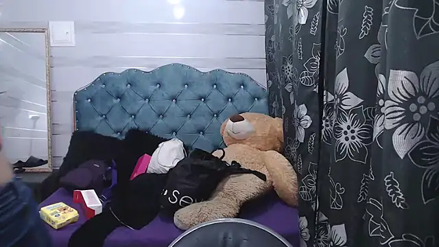 lily jamesx online show from February 28, 2025, 6:09 pm