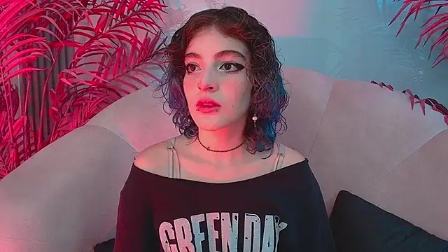 EvaHalsey online show from November 6, 2025, 8:02 pm