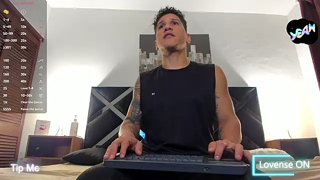 nakedfoam1 online show from April 3, 2026, 3:13 am