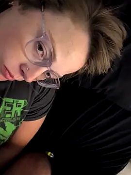 MrandMrsPooks online show from October 31, 2025, 8:00 am