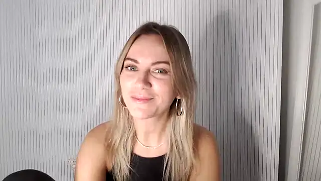 Snapshot of Milla__one chatting on November 10, 2025, 8:19 am Milla one online show from November 10, 2025, 8:19 am