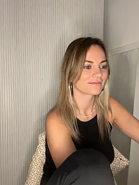 Snapshot of Milla__one chatting on November 18, 2025, 6:06 am Milla one online show from November 18, 2025, 6:06 am