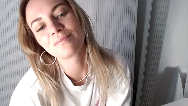 Snapshot of Milla__one chatting on November 12, 2025, 1:59 pm Milla one online show from November 12, 2025, 1:59 pm